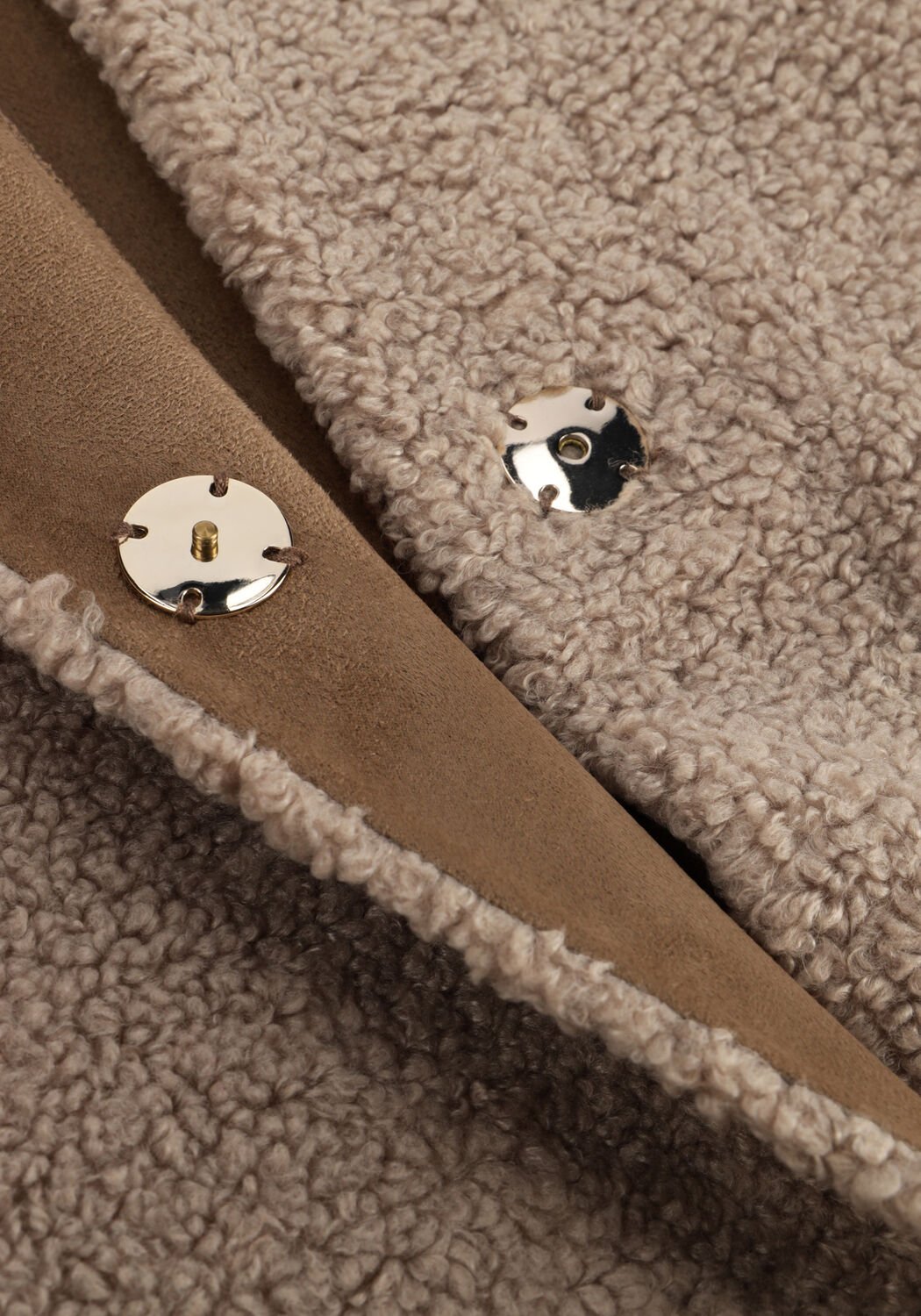 MINUS Manteau Teddy SAIDIE VEGAN FUR COAT en taupe - large