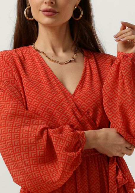 COLOURFUL REBEL Robe midi EMBLA SMALL GEO BALLOON SLEEVE MIDI DRESS en orange - large