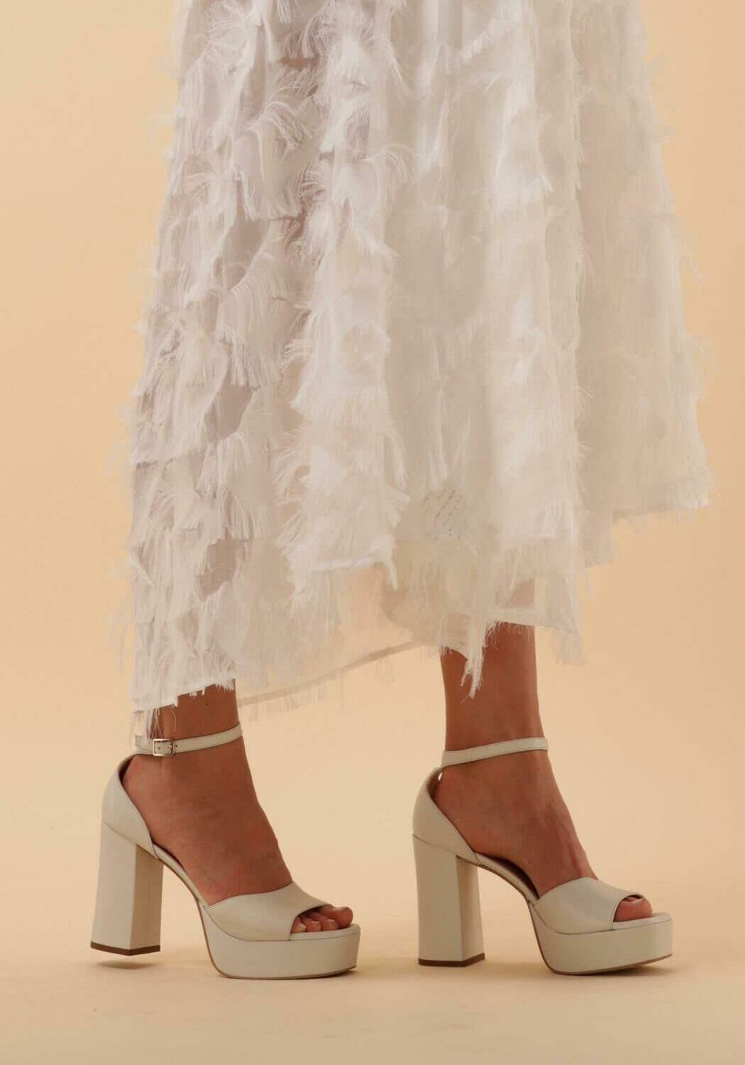 UNISA USUAL Sandales en blanc - large