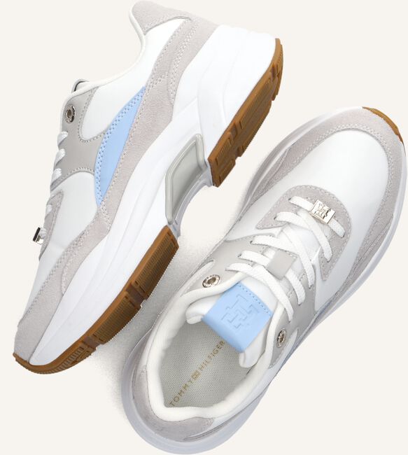 Witte TOMMY HILFIGER Sneakers CHUNKY FEMININE RUNNER HARDWARE Witte TOMMY HILFIGER Sneakers CHUNKY FEMININE RUNNER HARDWARE - large