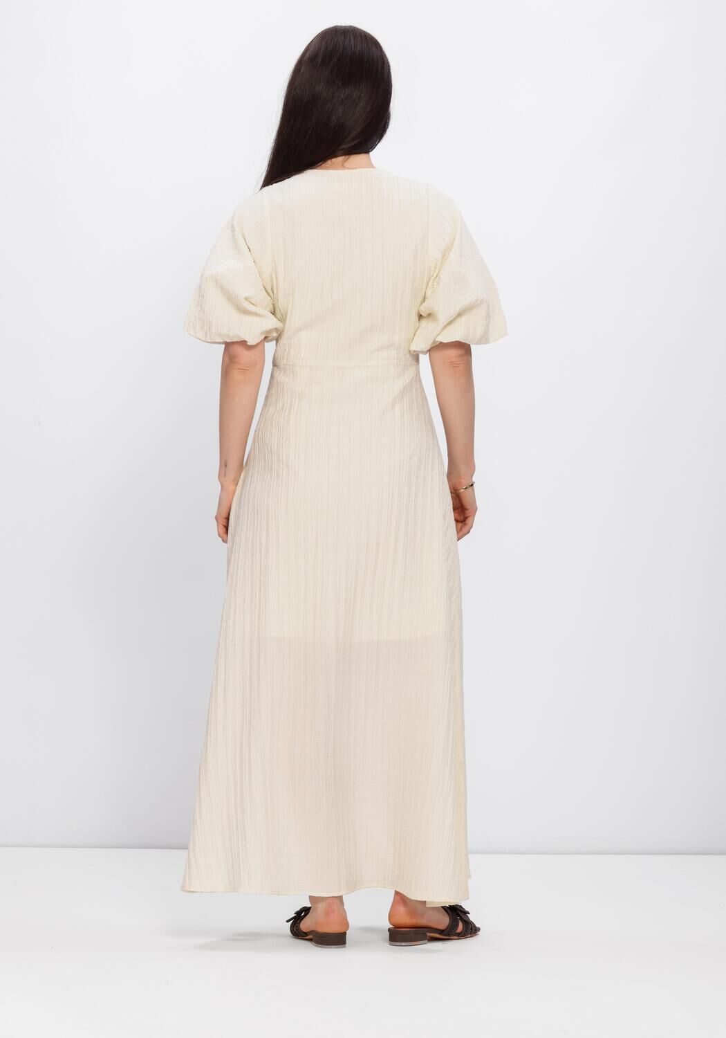 SELECTED WOMEN Robe midi SLFMADDIE SS CLOSED BACK MIDI DRESS en beige - large