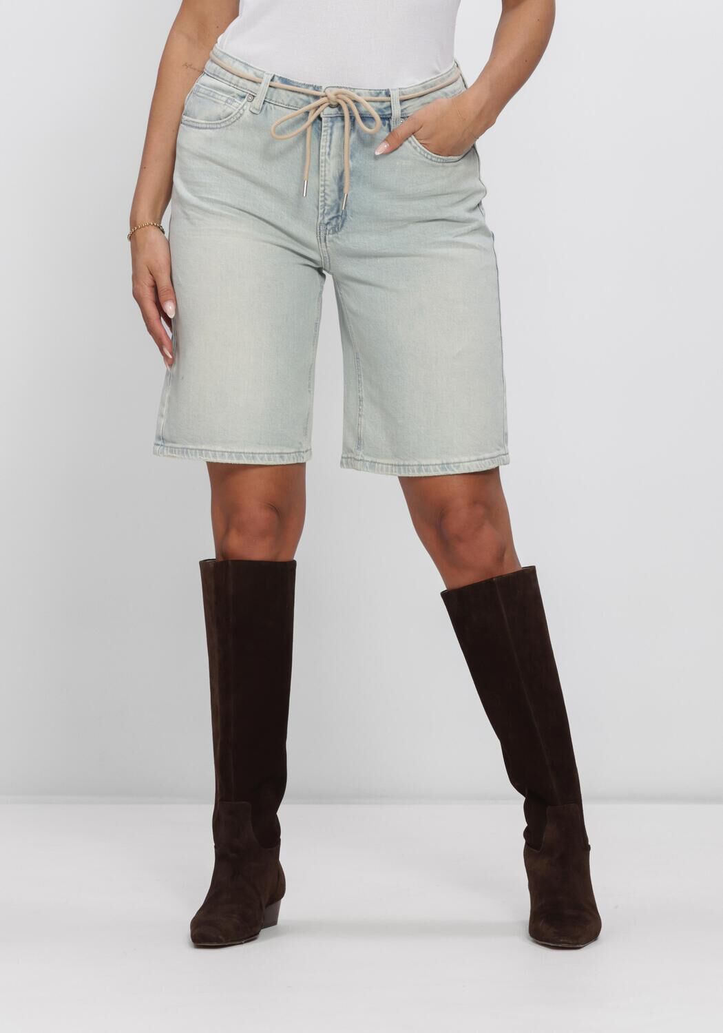 CIRCLE OF TRUST Pantalon courts JONA LONG SHORT DNM en bleu - large