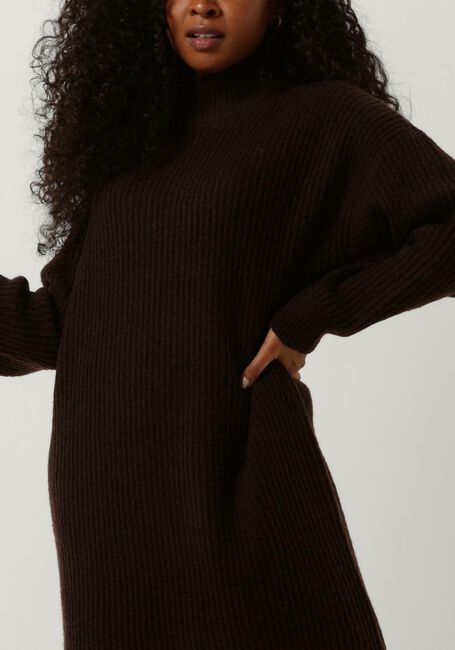 Bruine MINIMUM Midi jurk PIPPALIKA - large