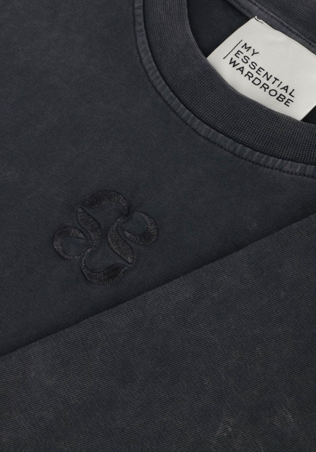 Donkergrijze MY ESSENTIAL WARDROBE T-shirt SEATTLEMW LOGO EMB. TEE - large