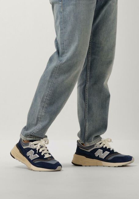 NEW BALANCE Baskets basses U997 en bleu - large