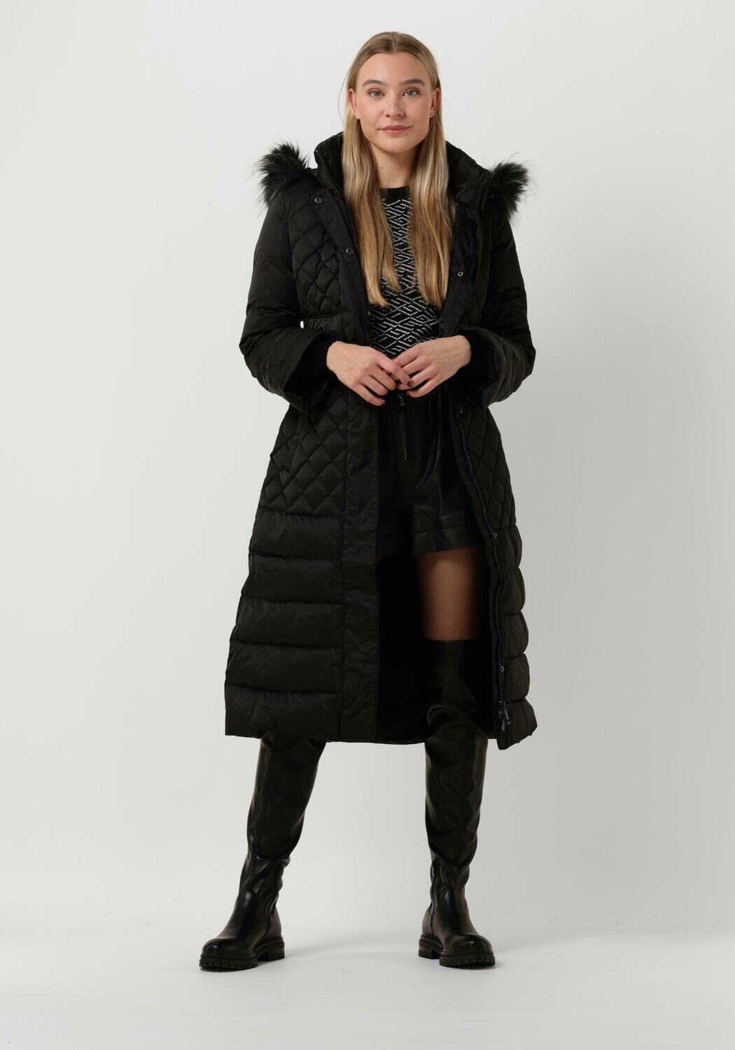 GUESS Veste matelass MARLENE DOWN JACKET en noir Omoda