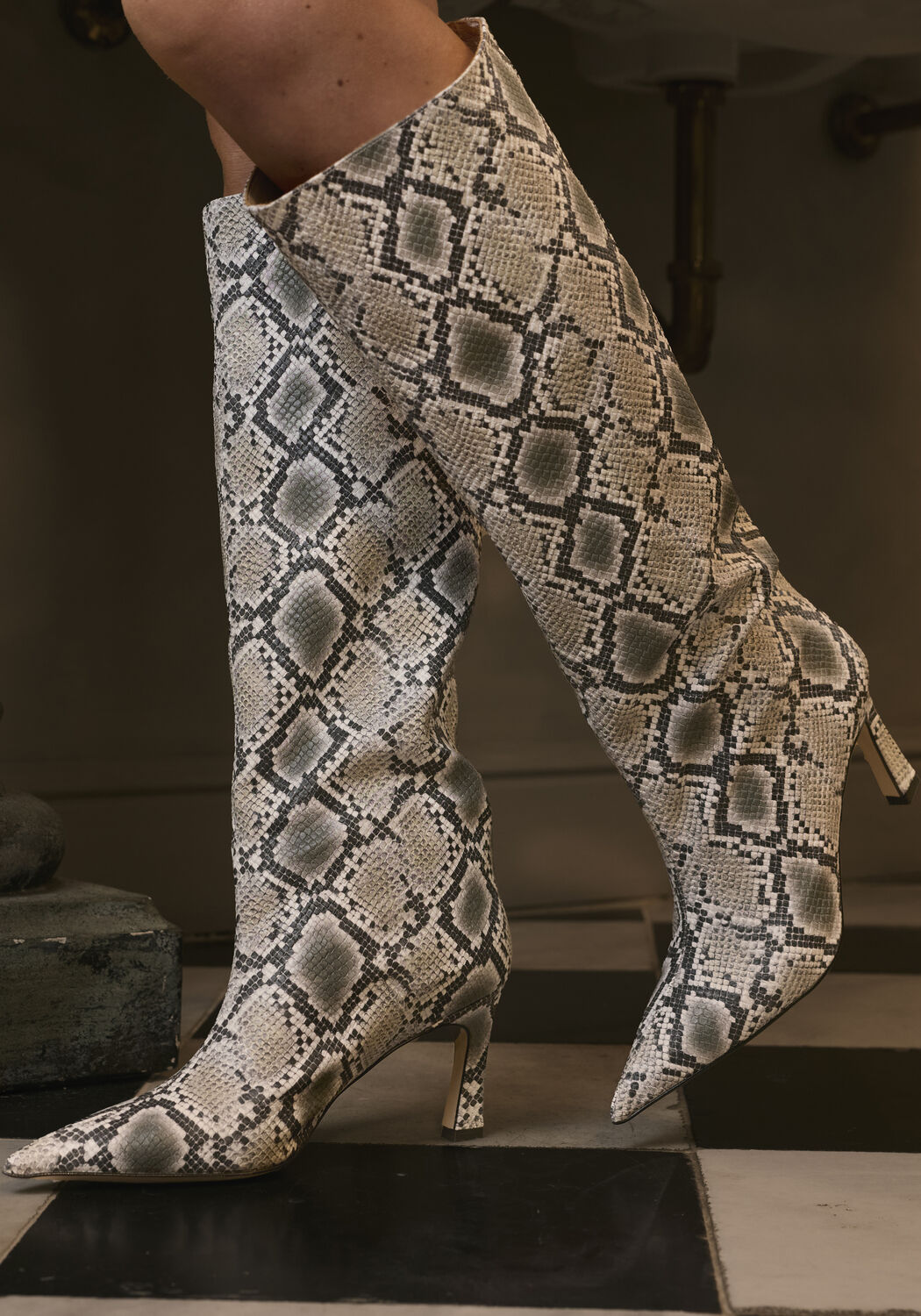 Grijze OMODA ATELIER  PYTHON X MODEROSA - large
