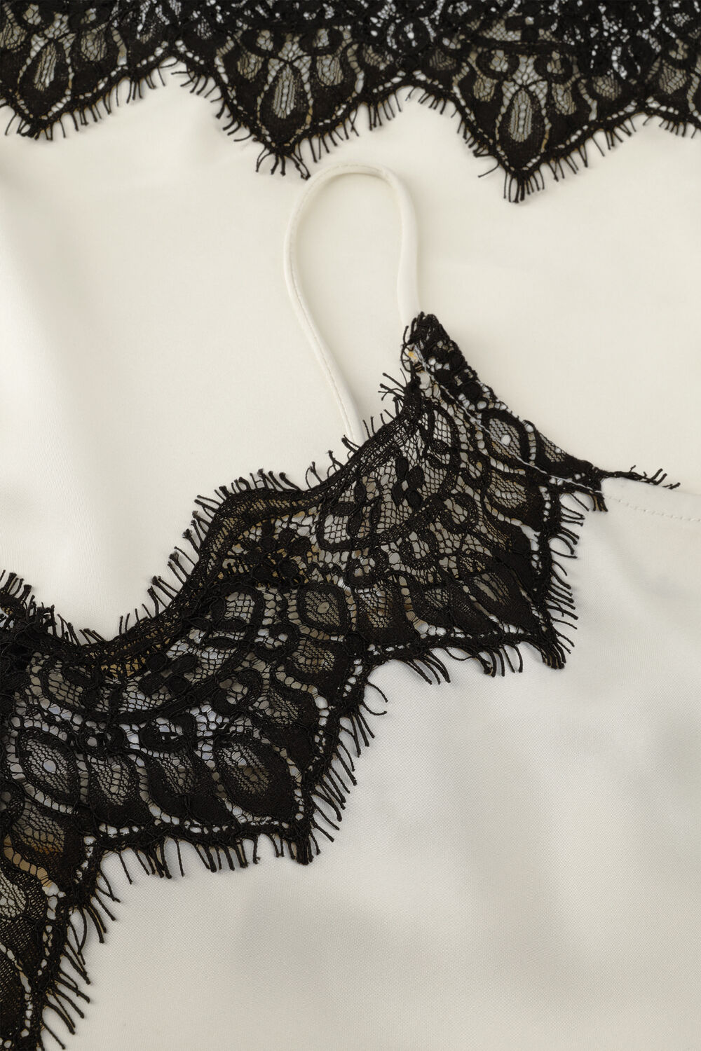 Gebroken wit HAUTE L'AMITI&Eacute; Top NAOMI ASYM CONTRAST LINGERIE TOP - large