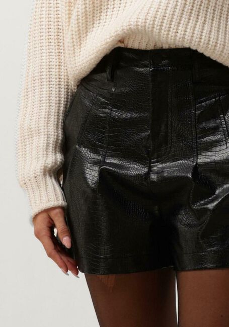 COLOURFUL REBEL LINDE CROCO VEGAN LEATHER SHORT Pantalons en noir - large