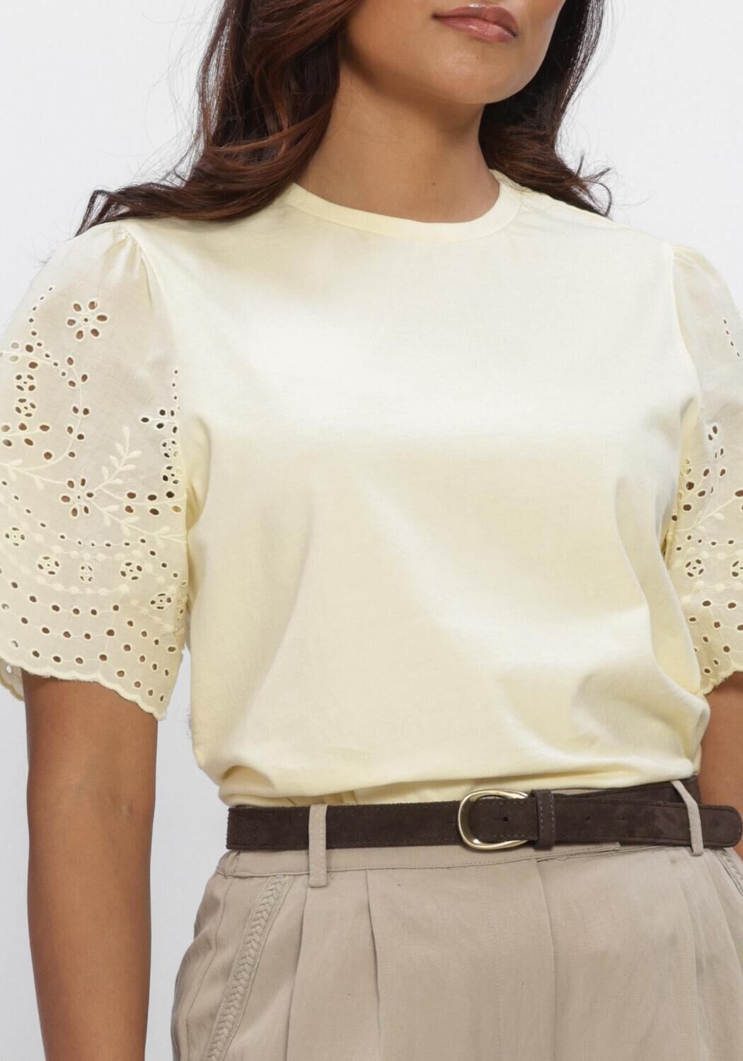 Y.A.S. T-shirt YASLEX SS TOP W. EMB SLEEVES S. en jaune - large