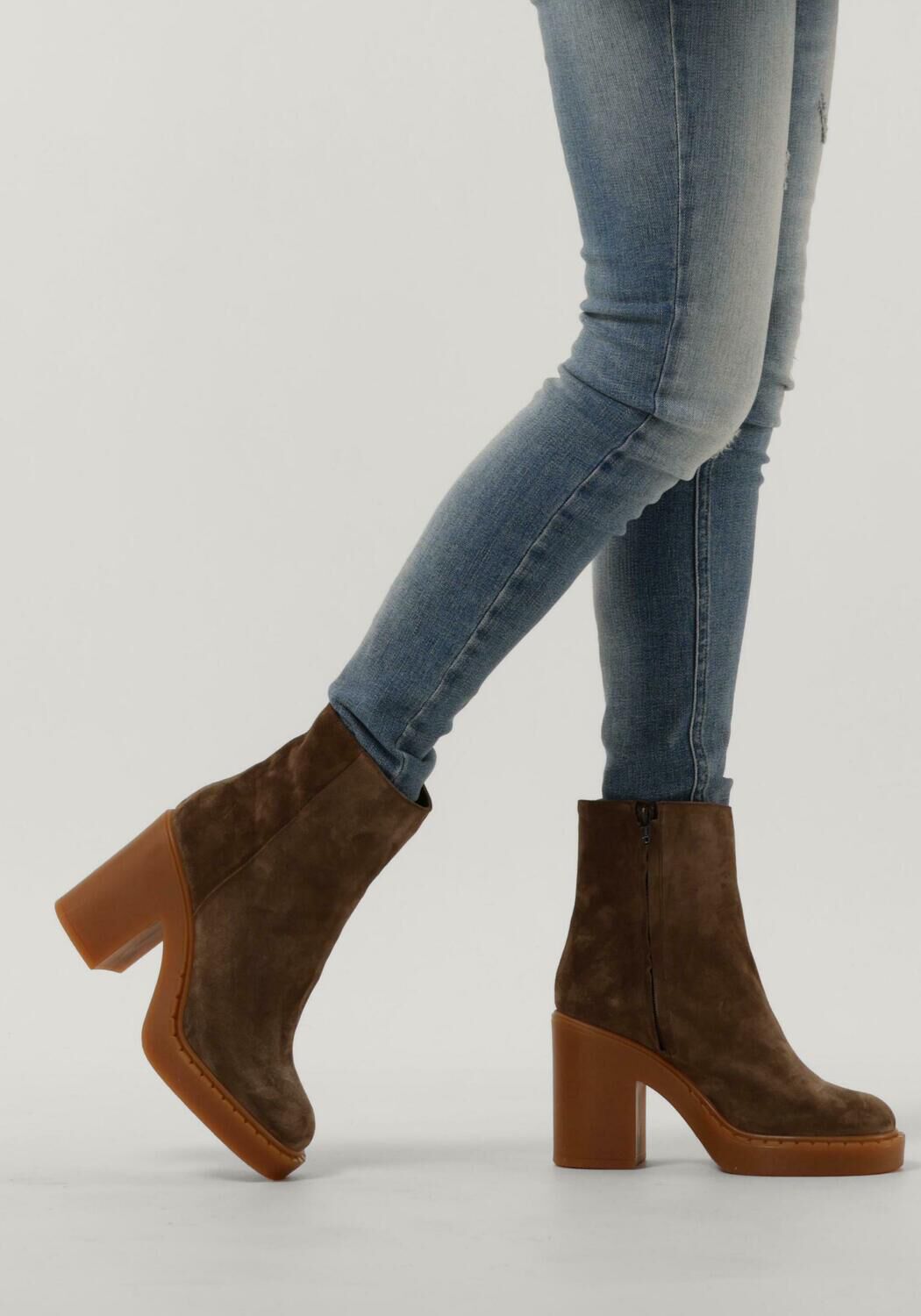 Taupe LAZAMANI Enkellaarsjes 55.089 Omoda