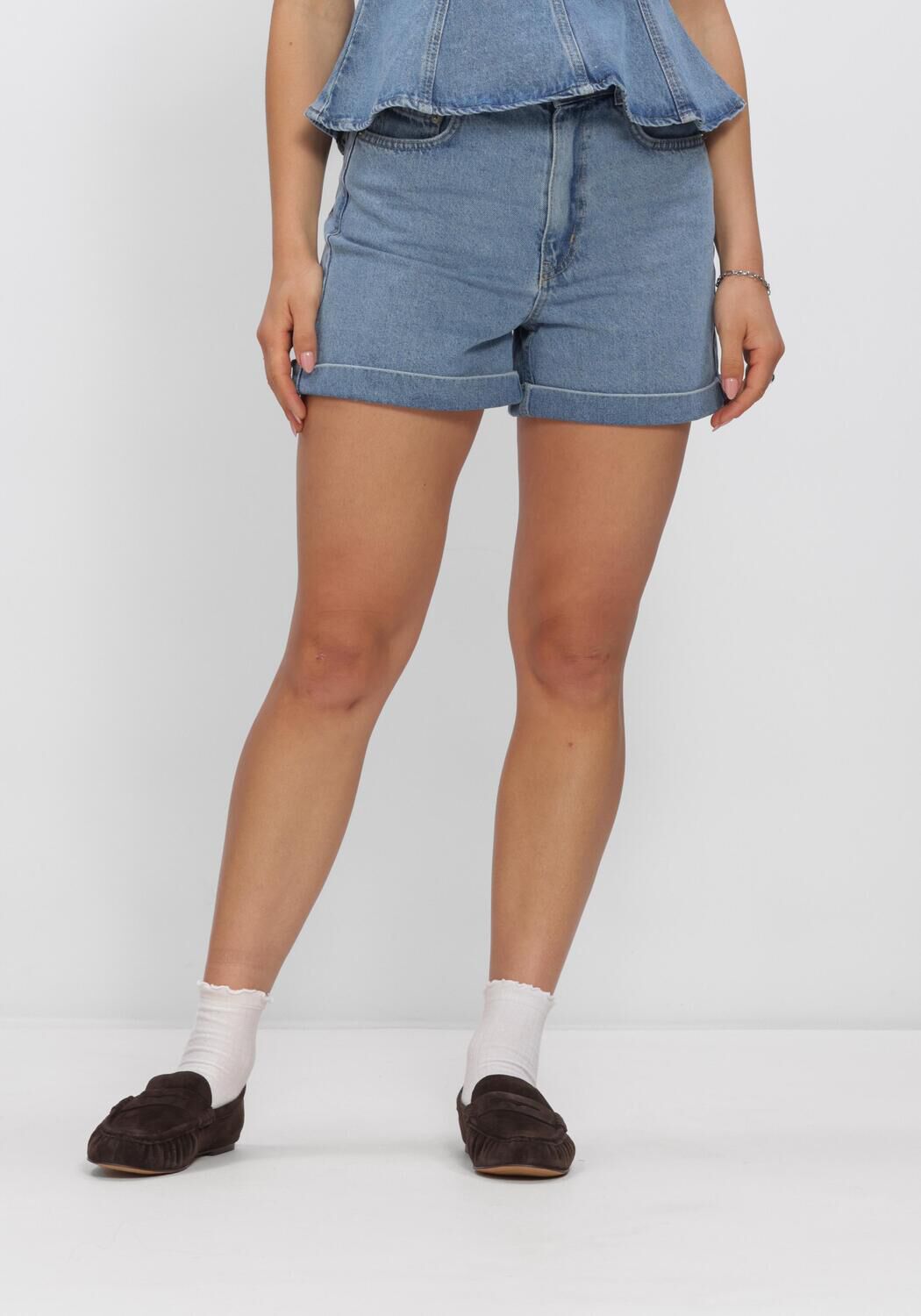 EDITED Pantalon courts TELA DENIM SHORTS Bleu clair - large