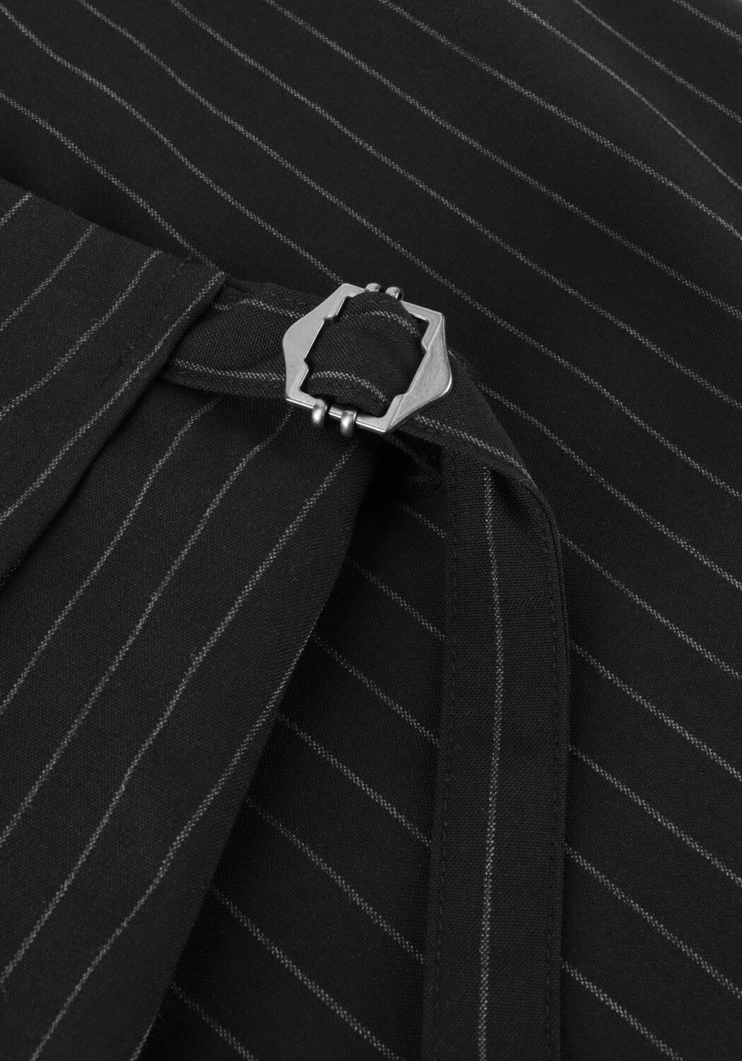 ANOTHER LABEL Mini-jupe GWEN SKORT en noir - large