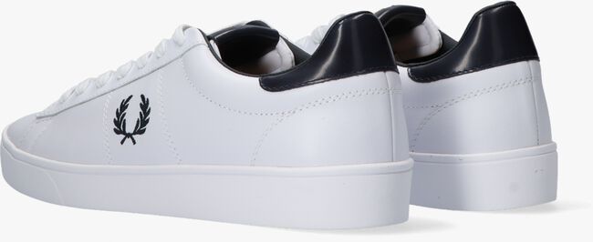 FRED PERRY B1226 Baskets basses en blanc - large