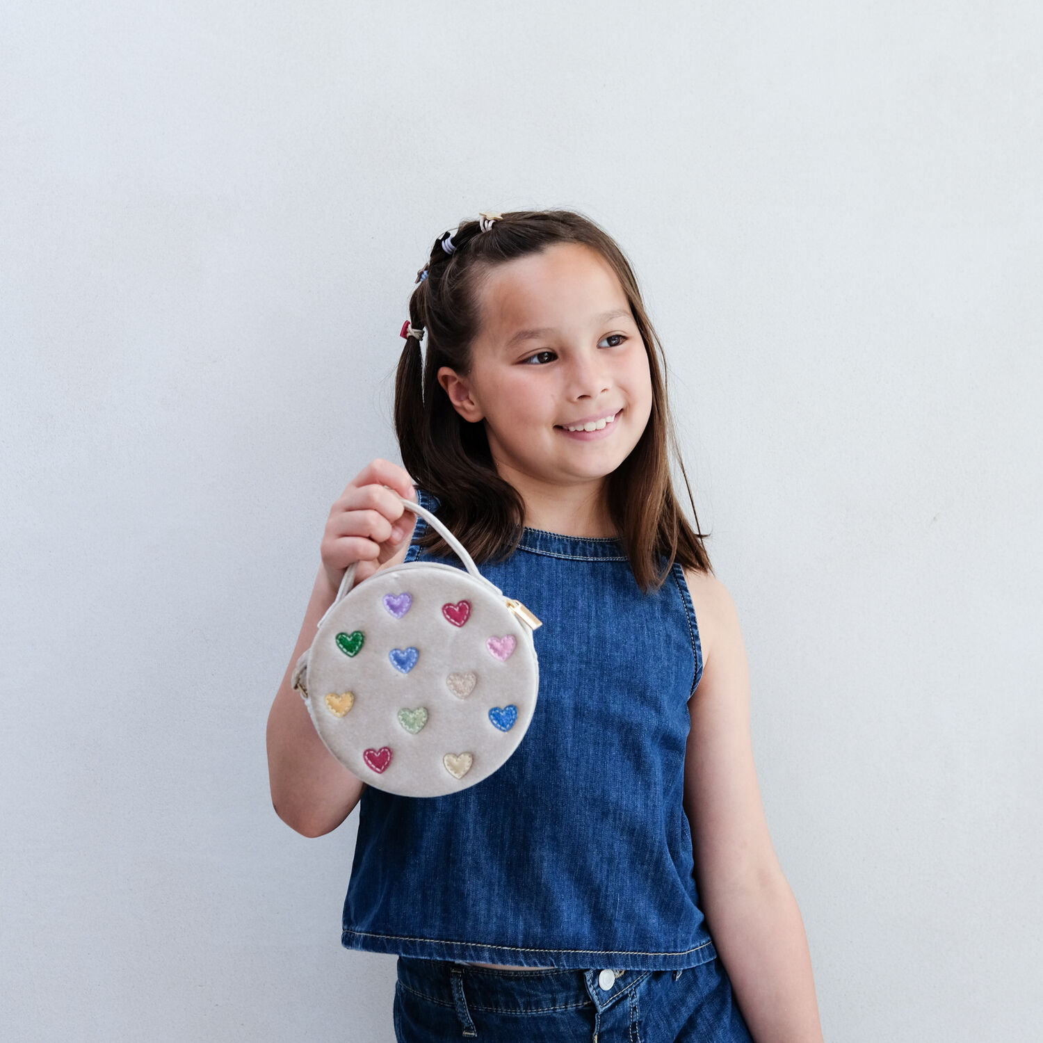 Mimi & Lula JAZZY HEARTS VELVET BAG Sac &agrave; main en beige - large