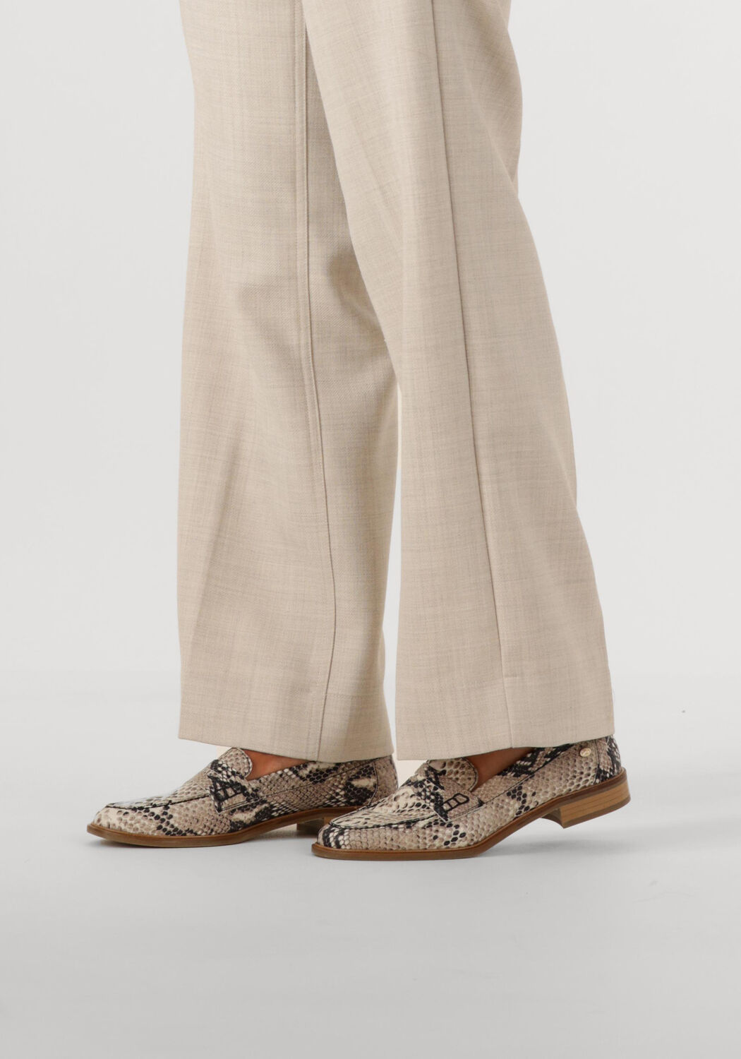 FRED DE LA BRETONIERE BODIL LOAFER Loafers en beige - large