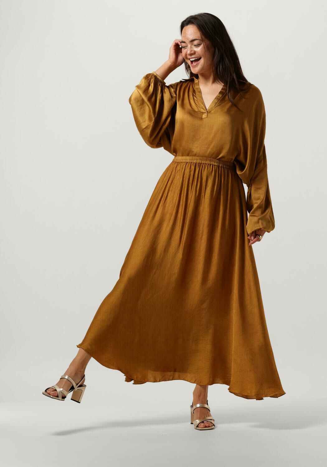 Les demoiselles vetements femme sale