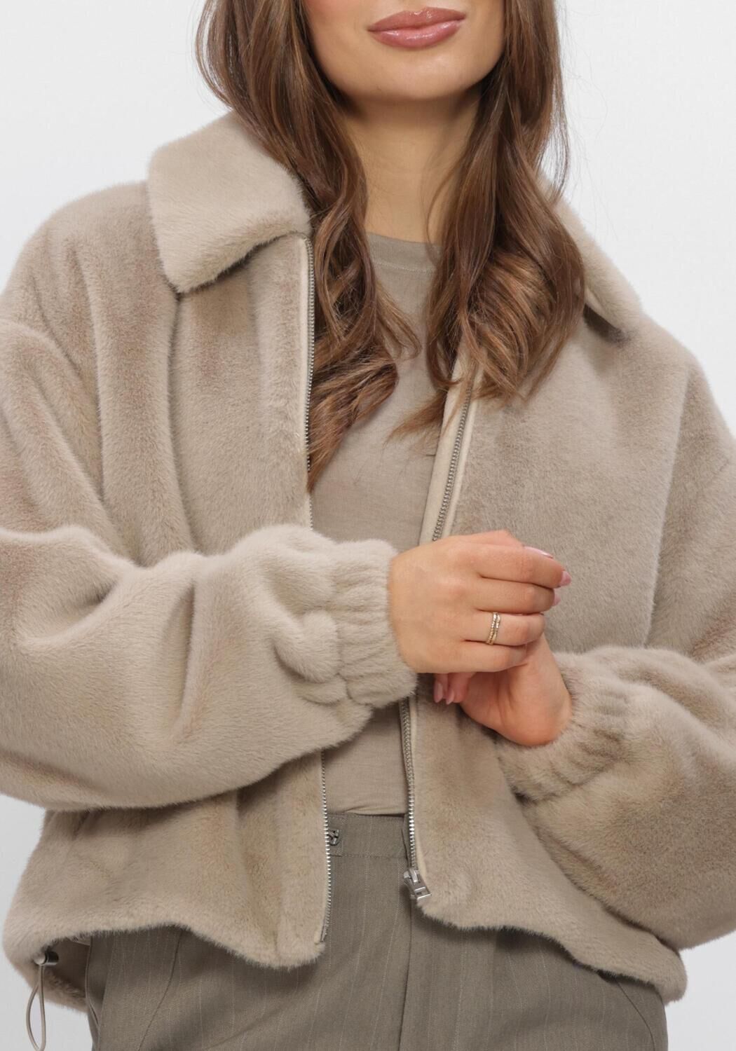 WITHBLACK Manteau en fausse fourrure WBLNOHR FAUX FUR JACKET en beige - large