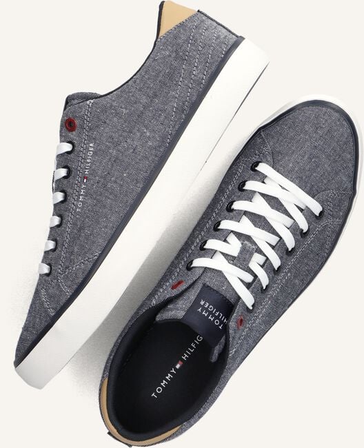 Blauwe TOMMY HILFIGER Sneakers TOMMY HILFIGER VULC LOW CHAMBRAY Blauwe TOMMY HILFIGER Sneakers TOMMY HILFIGER VULC LOW CHAMBRAY - large