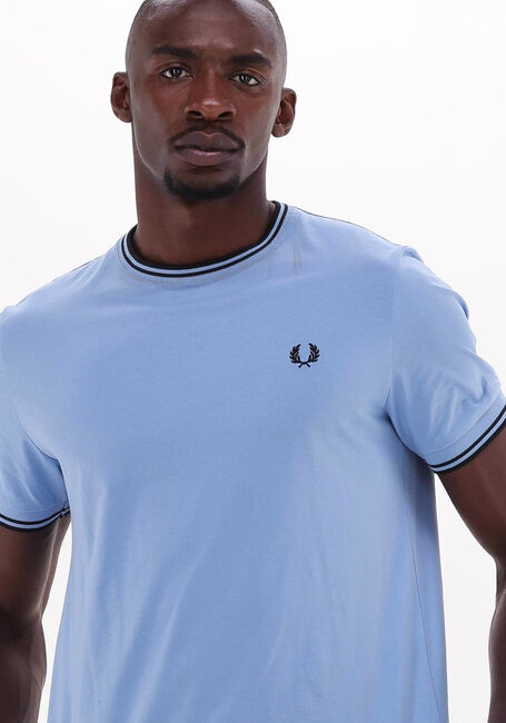 FRED PERRY T-shirt TWIN TIPPED T-SHIRT Bleu clair - large