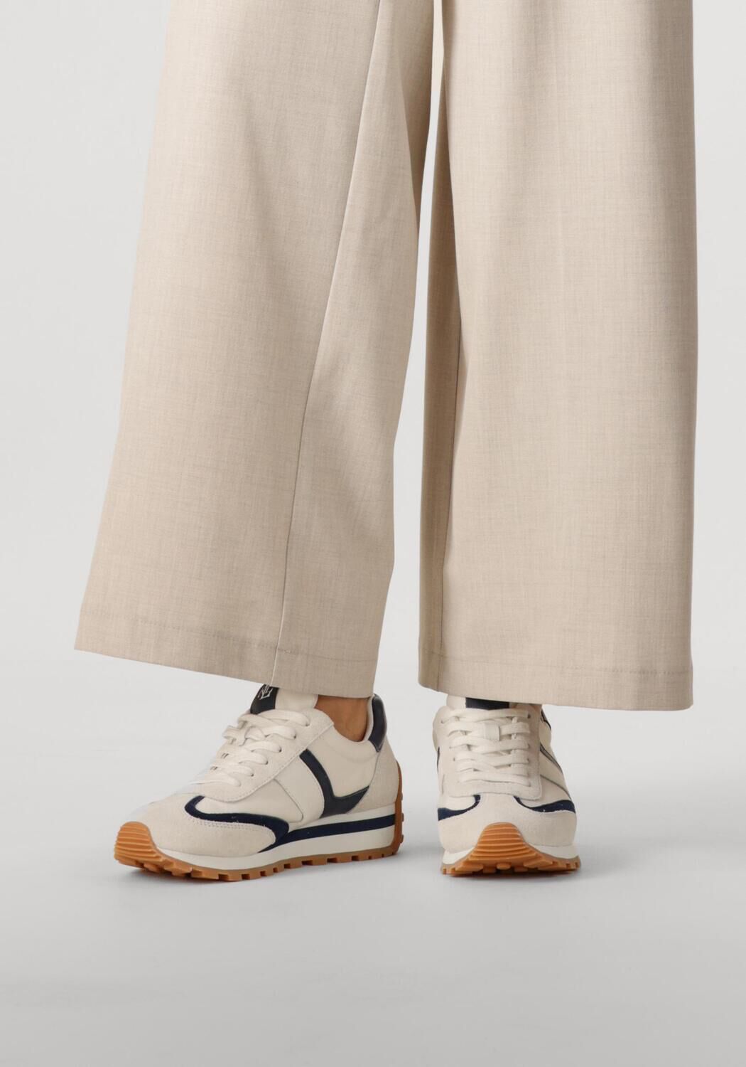 LAUREN RALPH LAUREN Baskets basses DANI LOW TOP LACE en blanc - large