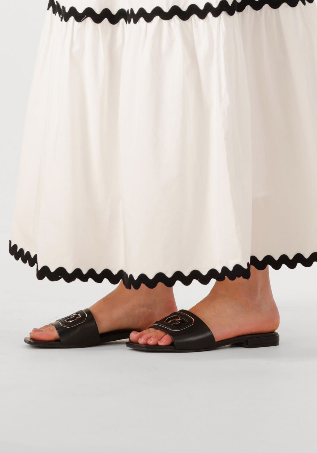 Zwarte GUESS Slippers TARISHA - large