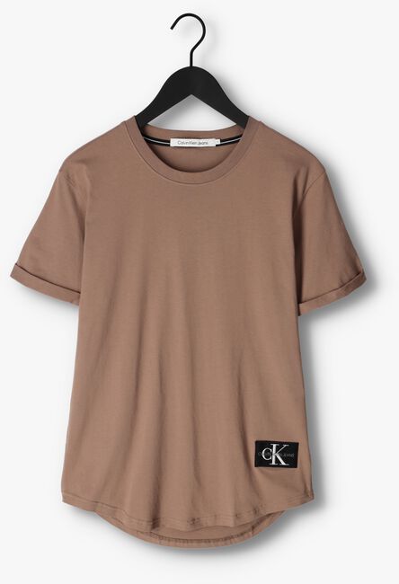 Bruine CALVIN KLEIN T-shirt BADGE TURN UP SLEEVE - large