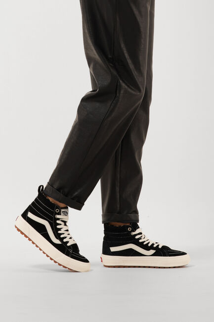 Zwarte VANS Sneakers UA SK8-HI MTE WOMAN - large