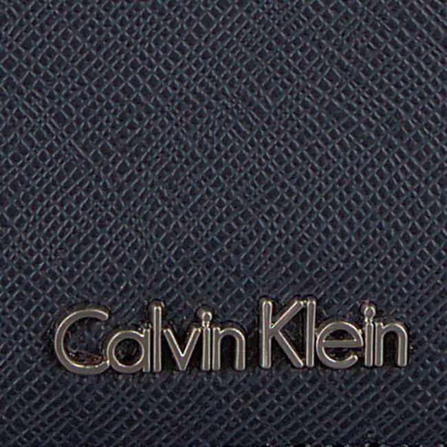 CALVIN KLEIN Porte-monnaie MARISSA SMALL ZIP AROUND WALLE en bleu - large