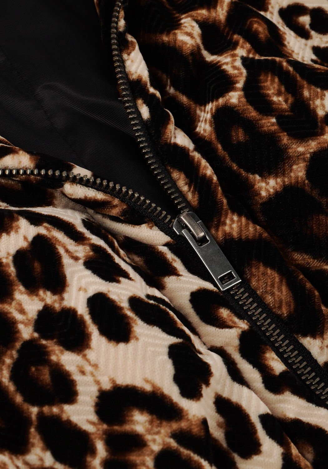 ALIX THE LABEL Jack LADIES WOVEN ANIMAL BOMBER en noir - large