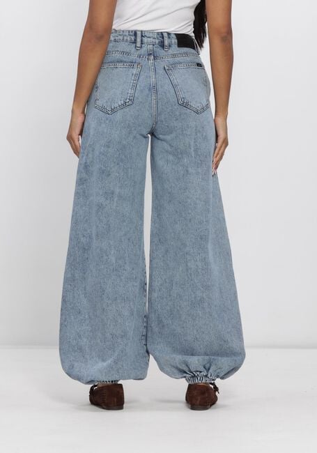 HAUTE L'AMITI&Eacute; DENIM HAREM TALL PANT Pantalons en bleu - large