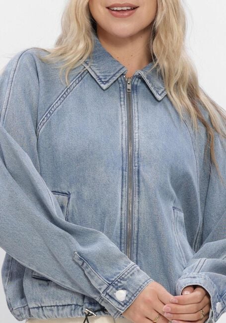 SECOND FEMALE Veste en jean RIO DENIM JACKET en bleu - large