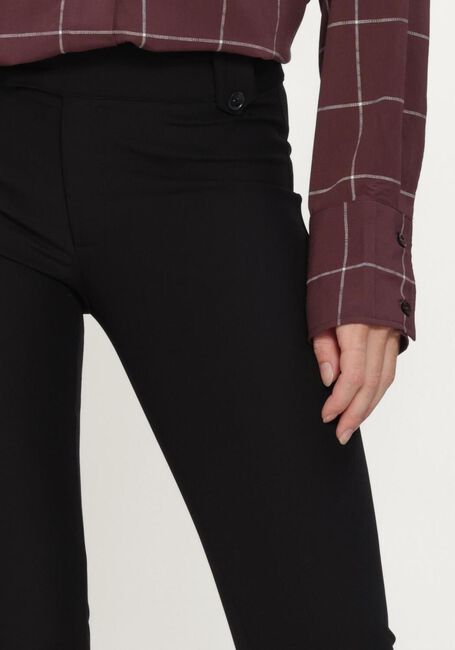 NEO NOIR Pantalons capri SHAWNEE CAPRI STRETCH PANTS en noir - large