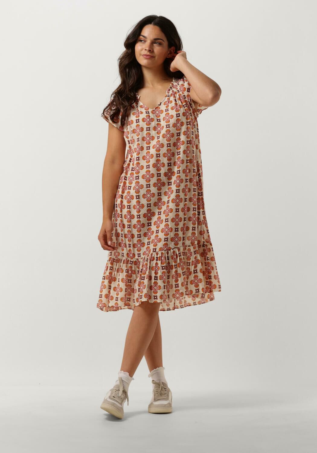 Welke schoenen onder midi jurk hotsell