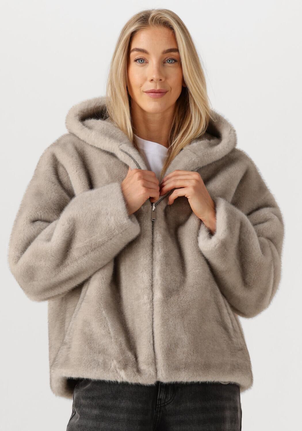 Lichtgrijze STUDIO AR Faux fur jas RUBY - large