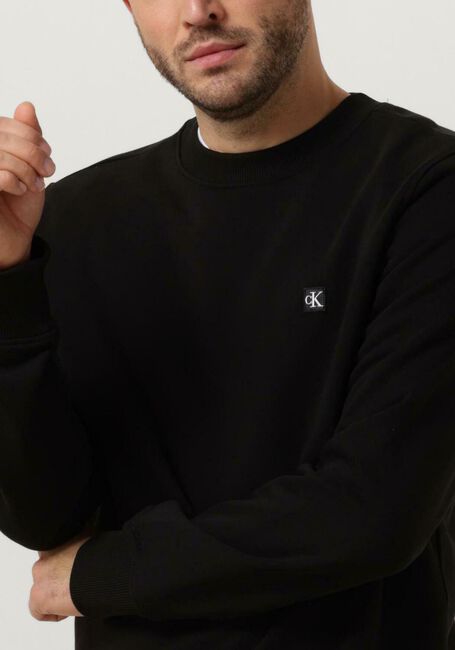 CALVIN KLEIN Pull CK EMBRO BADGE CREW NECK en noir - large