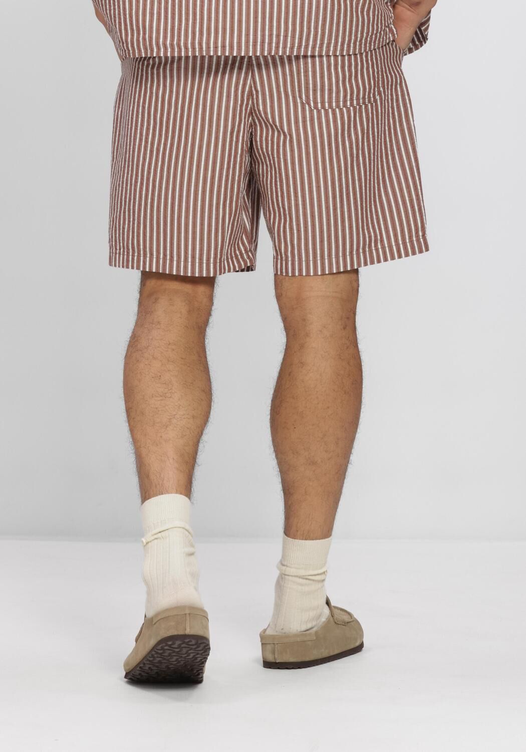 SELECTED MEN Pantalon courte SLHREGSTUART SEERSUCKER  SHORTS en beige - large