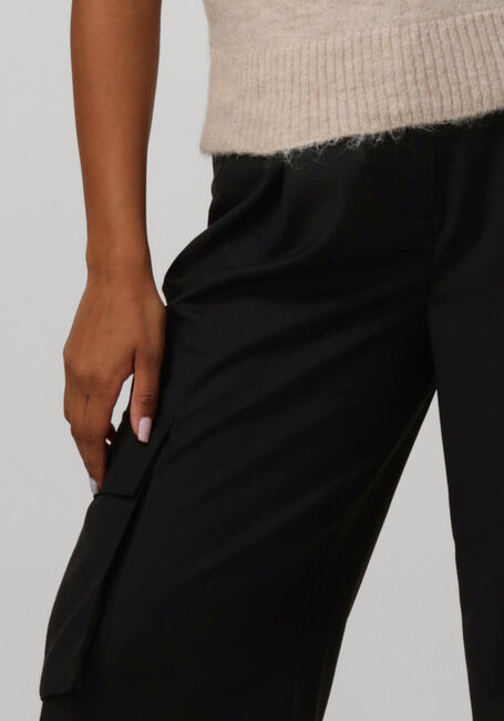 Y.A.S. Pantalon cargo YASPENNI HW ANKLE PANT en noir - large