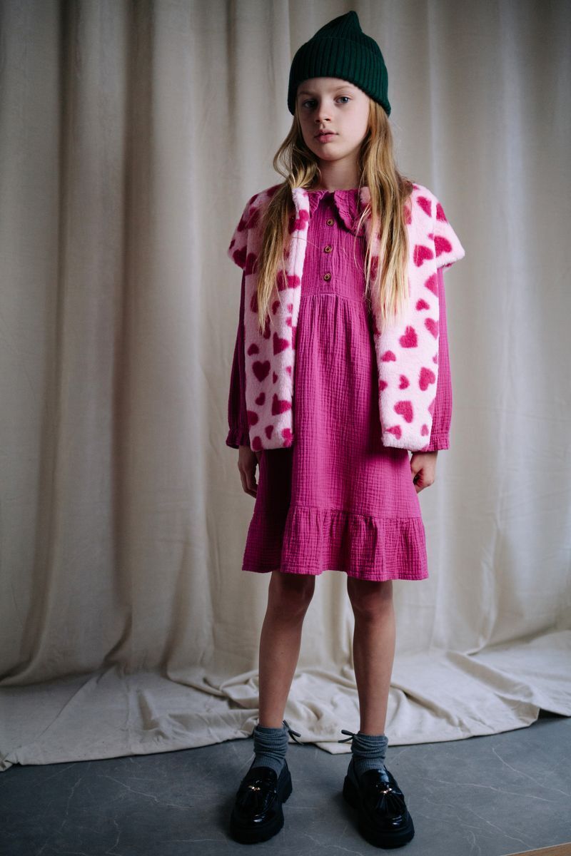 DAILY BRAT Gilet HEART CRUSH TEDDY VEST en rose - large