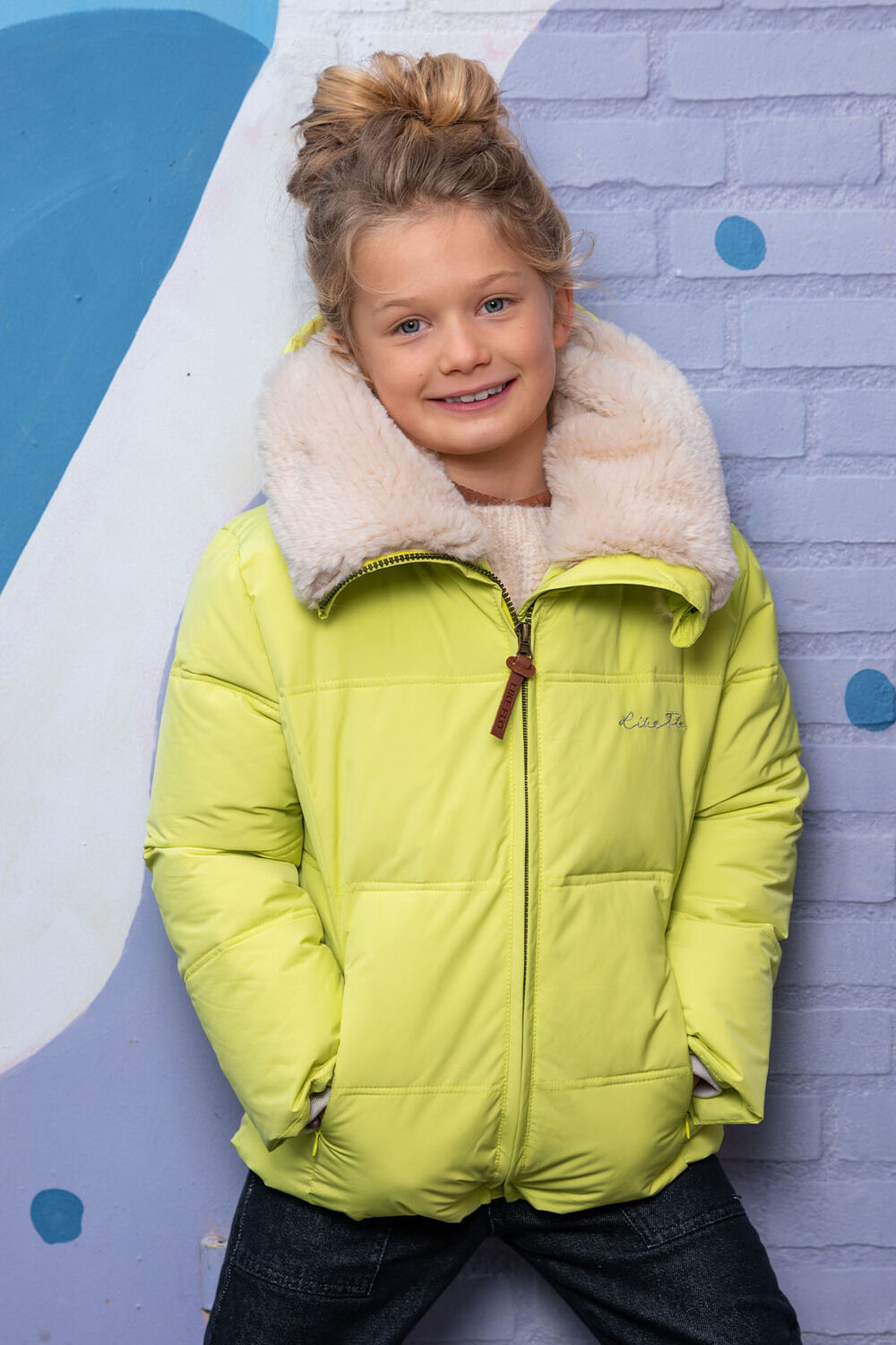 LIKE FLO Veste matelass&eacute; AMAYA FLO GIRLS SHORT FANCY HOODED JACKET en jaune - large