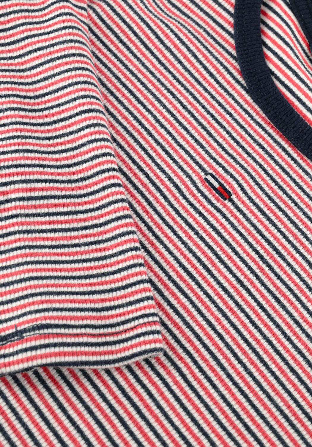 TOMMY JEANS Haut TJW SLIM ESSENTIAL RIB LS en rouge - large