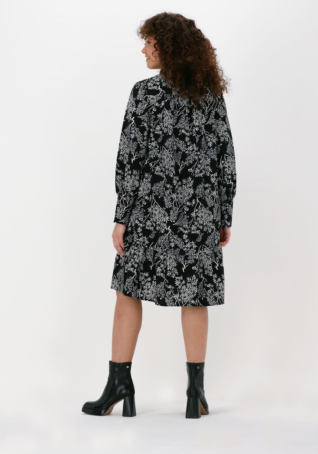 Zwarte JUST FEMALE Mini jurk LIVELY SHORT DRESS Omoda