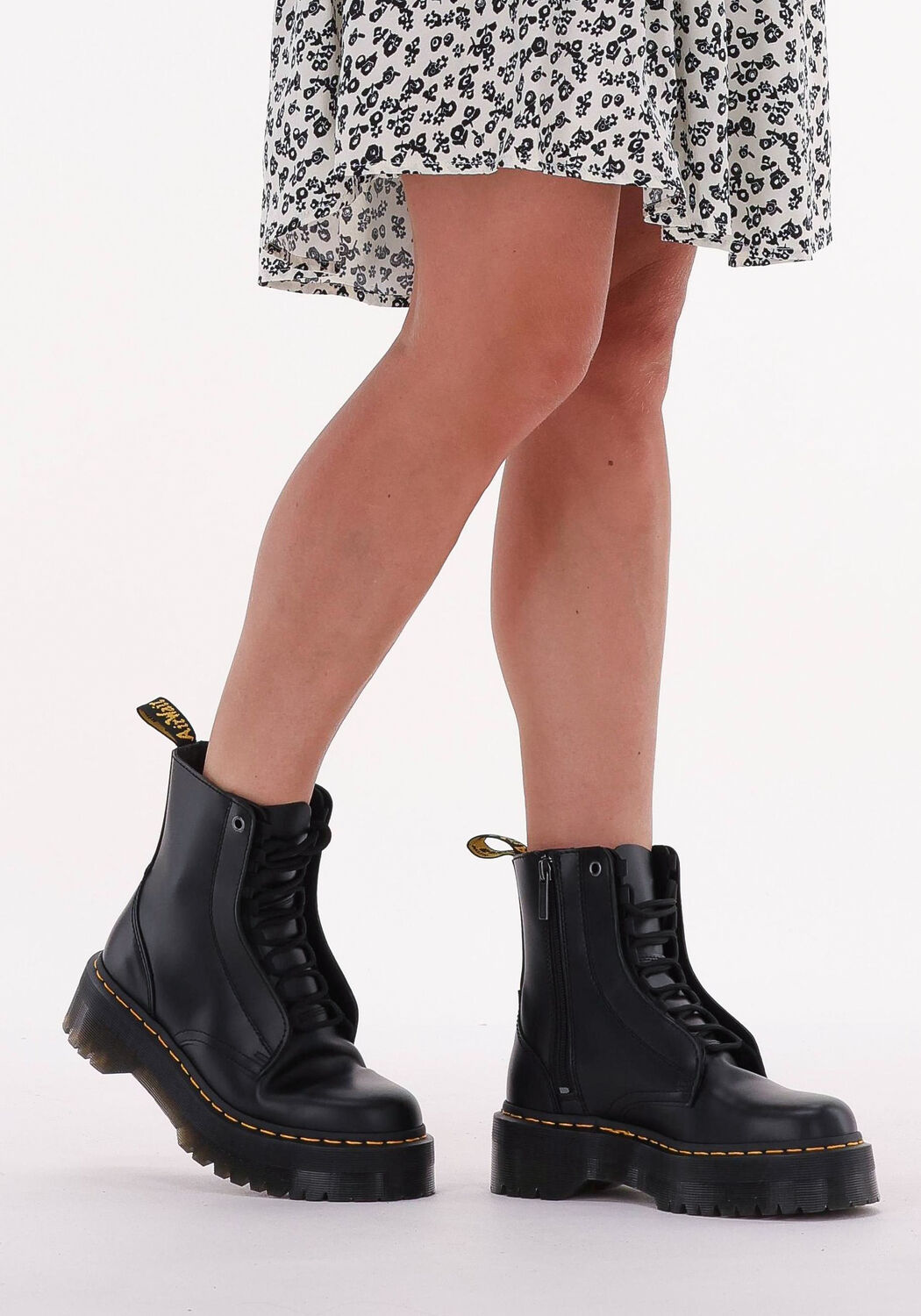 DR MARTENS JARRICK Bottines lacets en noir Omoda