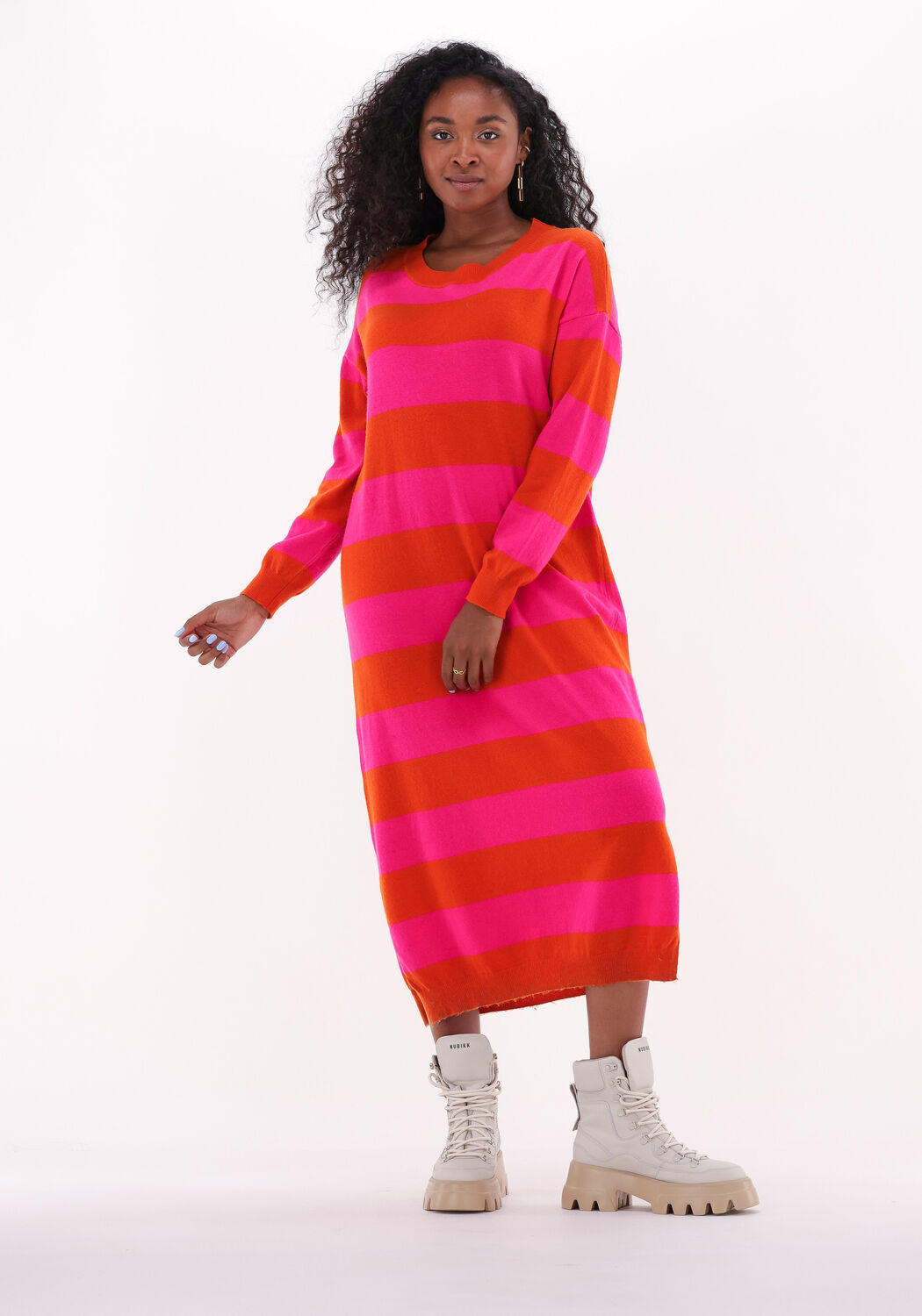 Roest YDENCE Midi jurk KNITTED DRESS HOLLY Omoda