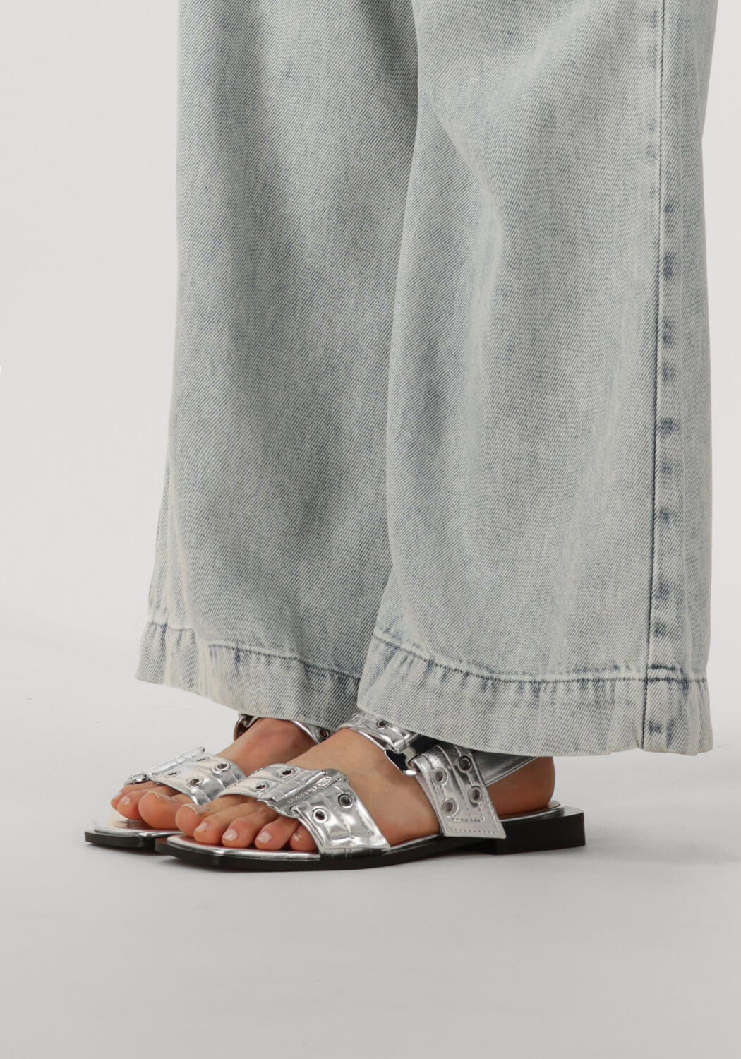 STEVE MADDEN Sandales plates SARIA-E Argent&eacute; - large