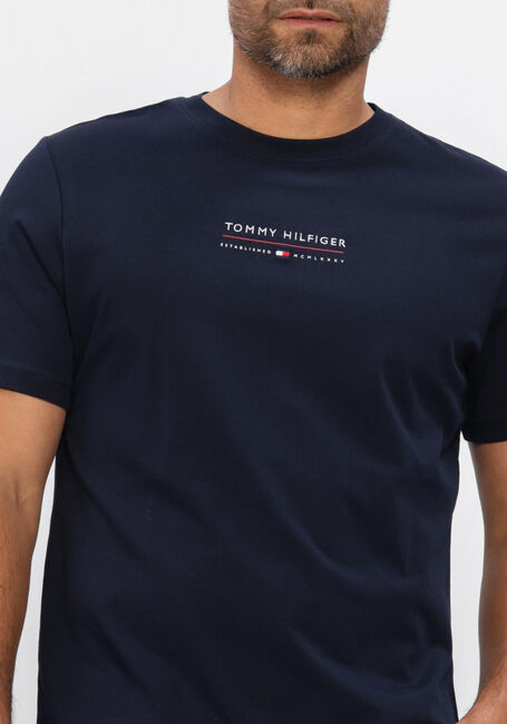 TOMMY HILFIGER T-shirt BRAND LOVE LOCKUP TEE Bleu fonc&eacute; - large