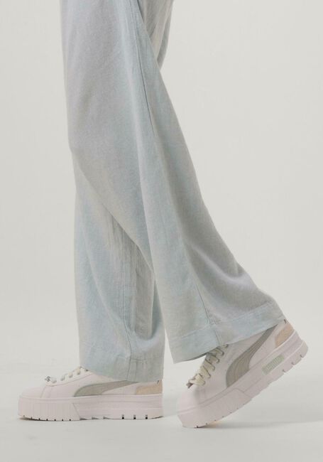 PUMA Baskets basses MAYZE IWD en blanc - large