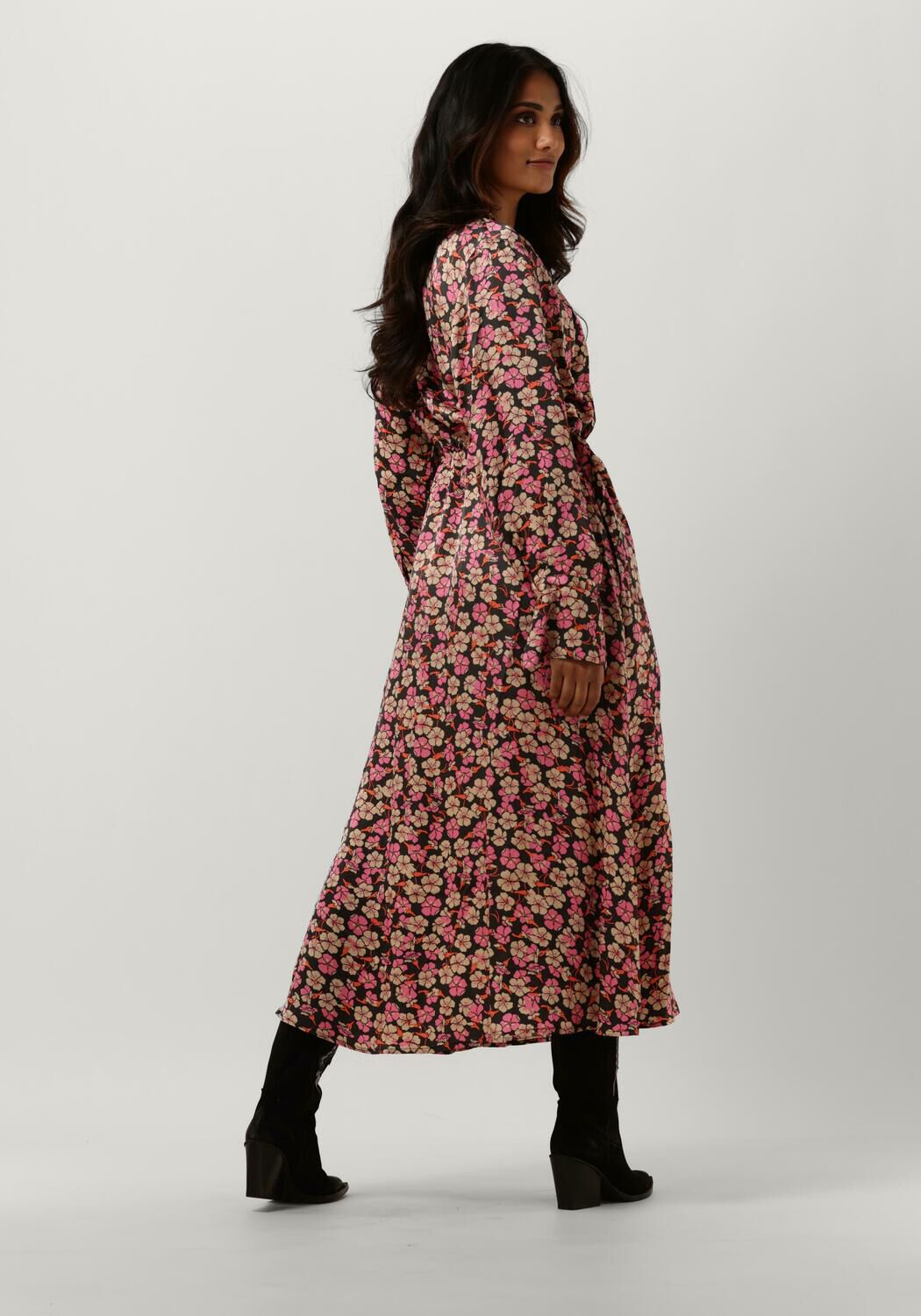 Second female leon hot sale dress