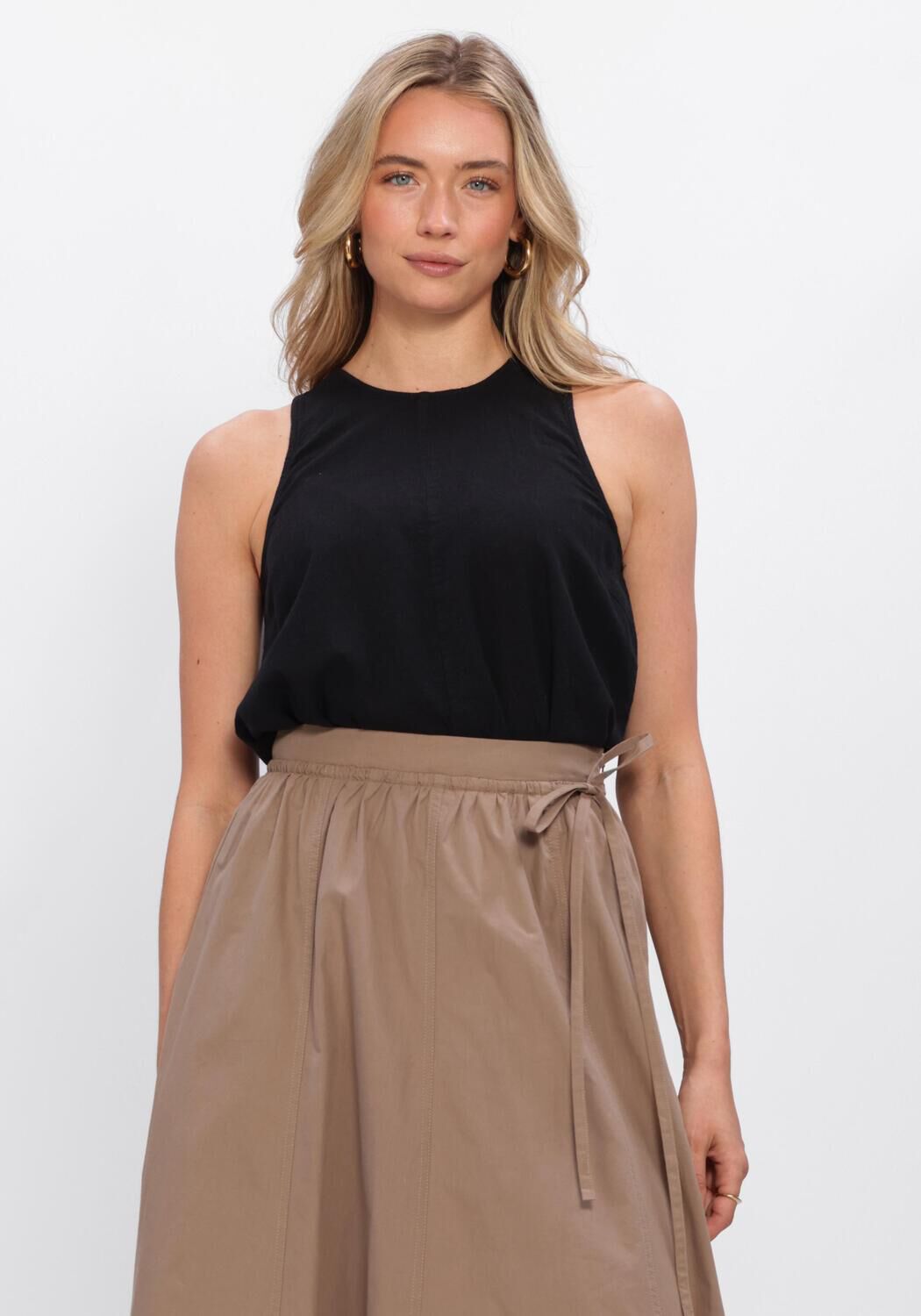 SELECTED WOMEN Haut SLFLUISA SL LINEN BLEND TOP en noir - large