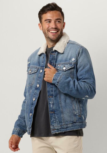 TOMMY JEANS Veste en jean TEDDY TRUCKER JACKET en bleu - large